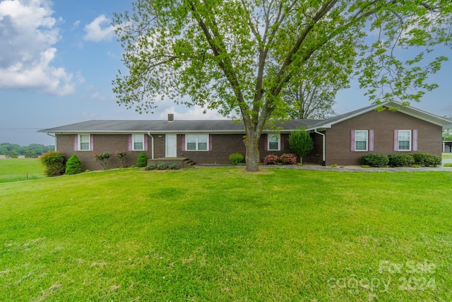 ranch-style home with a front lawn