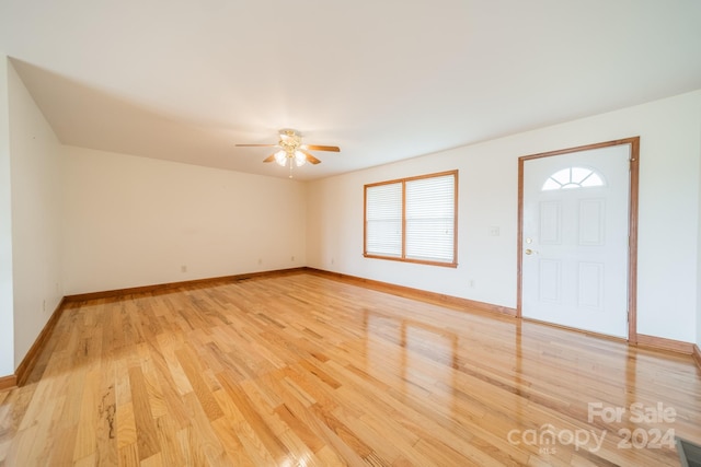 unfurnished room featuring light hardwood / wood-style flooring and ceiling fan