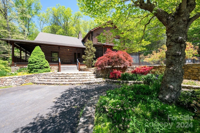 view of front of home featuring a porch