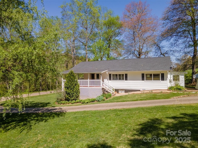 view of front of home with covered porch and a front lawn