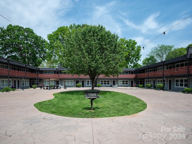 view of community featuring a lawn