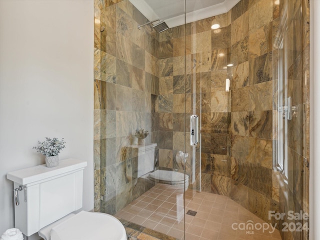 bathroom featuring an enclosed shower, crown molding, and toilet