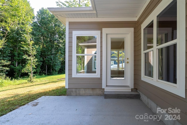 property entrance with a yard