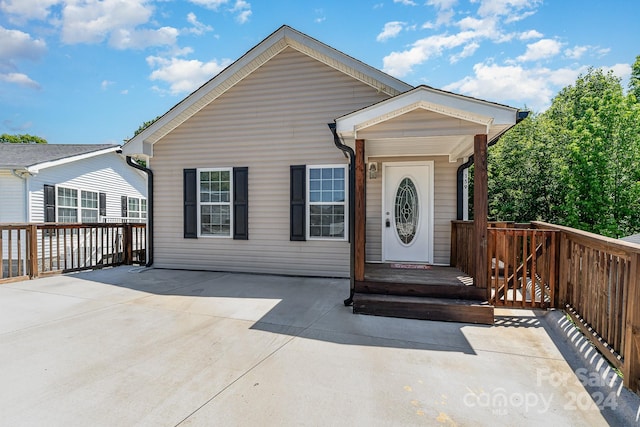 view of front of house featuring a patio