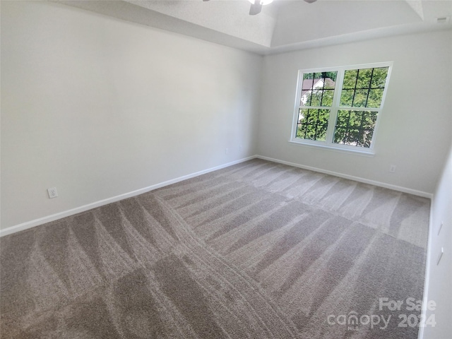 unfurnished room featuring ceiling fan and carpet