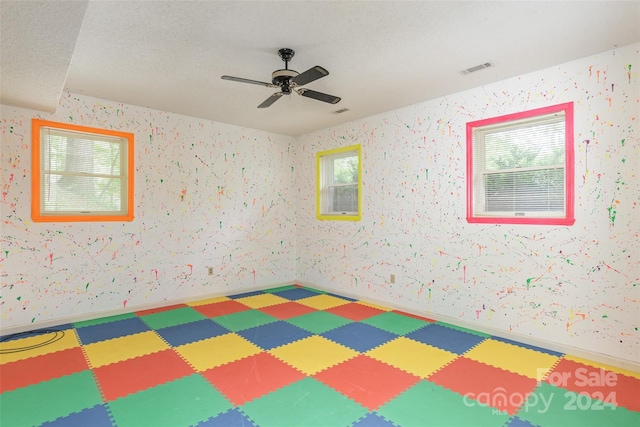 empty room featuring ceiling fan