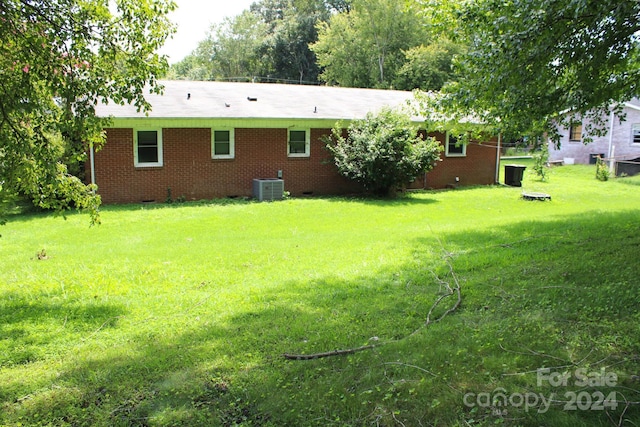 view of yard with central AC unit