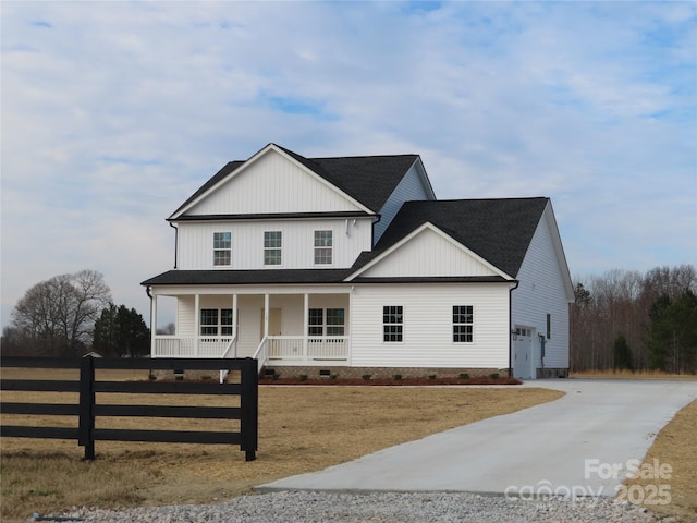 view of front facade with a front lawn and covered porch