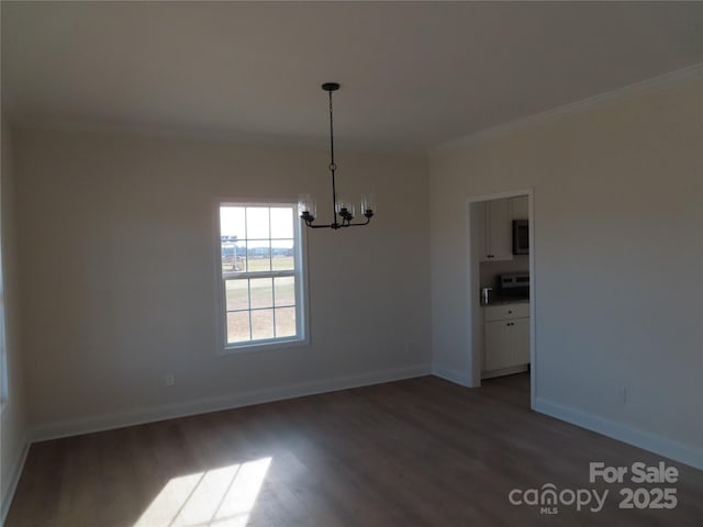 unfurnished dining area with an inviting chandelier, dark wood-type flooring, and ornamental molding