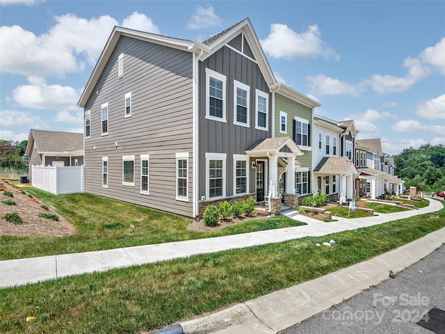 view of front of house featuring a front yard