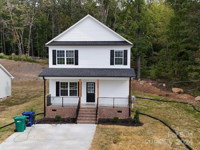 view of front facade featuring a front yard and a porch