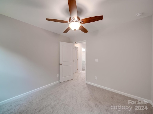 carpeted empty room featuring ceiling fan