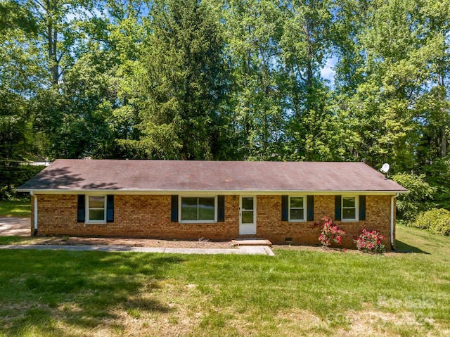 ranch-style house with a front yard