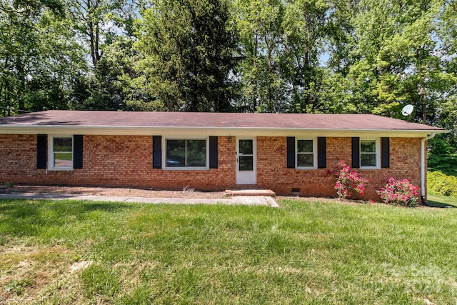 single story home with a front yard