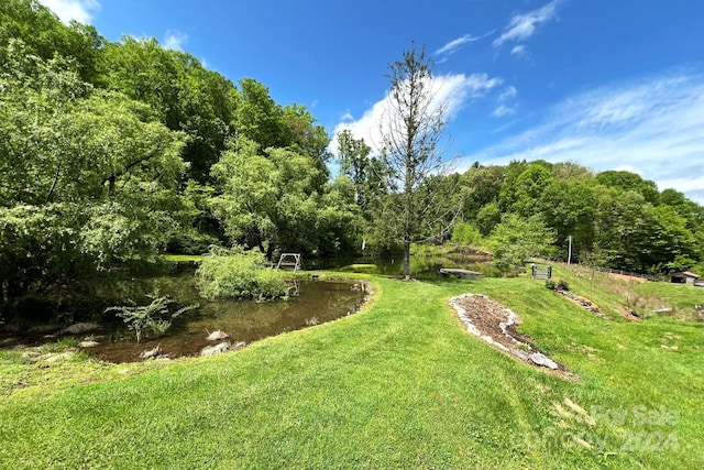 view of yard featuring a water view