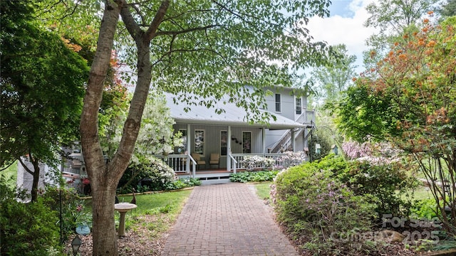 view of front of house featuring a porch