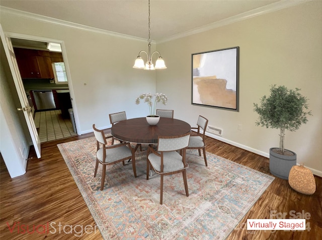 dining space featuring ornamental molding, dark hardwood / wood-style floors, and a notable chandelier