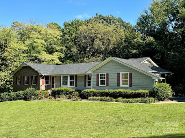 single story home featuring a front yard