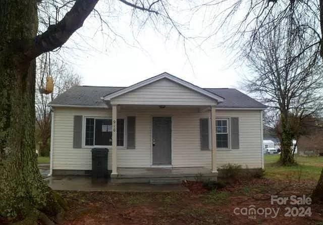 bungalow-style home with covered porch