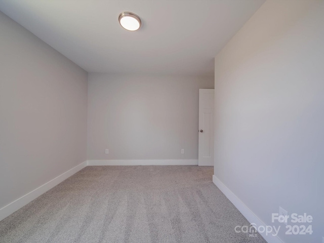 unfurnished room with carpet