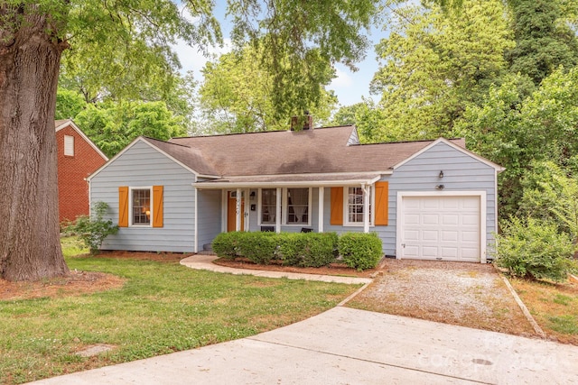 view of front facade featuring a garage and a front yard