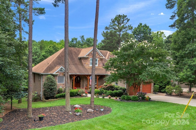 view of front of home featuring a garage and a front yard