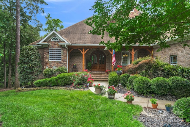 view of front of house featuring a front lawn