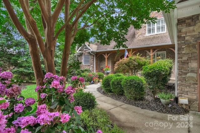 view of front of property