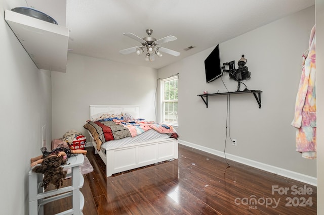 bedroom with dark wood-type flooring and ceiling fan