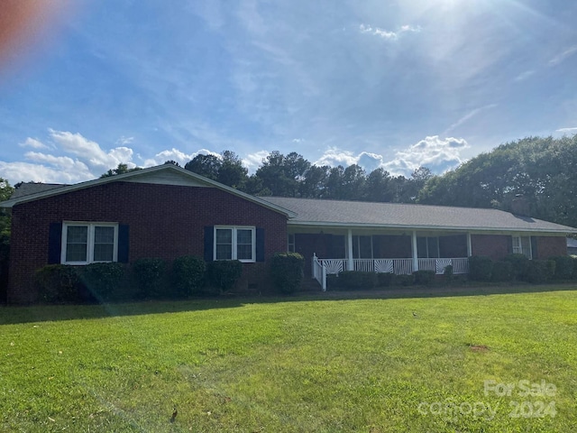 ranch-style home with a front lawn