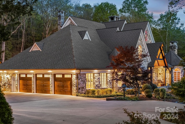 view of front facade featuring a garage