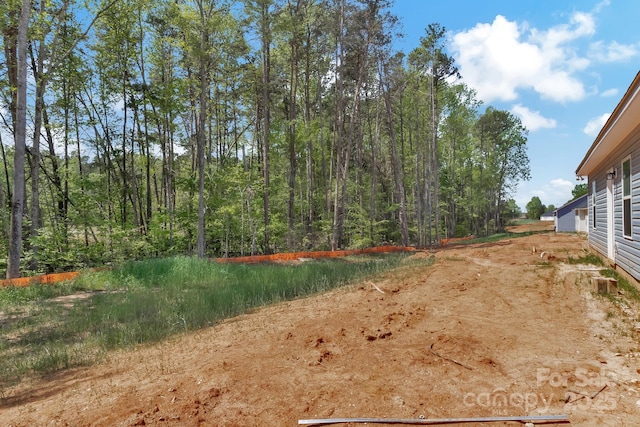 view of yard with a forest view