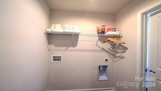 clothes washing area with washer hookup and hookup for an electric dryer