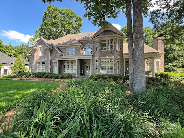 view of front of home with a front lawn