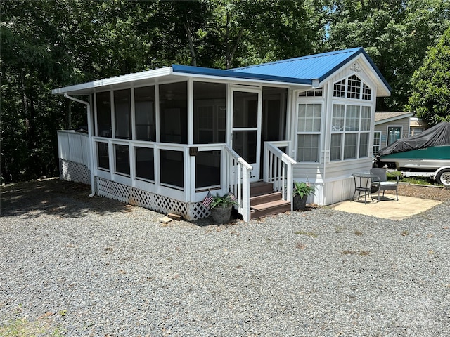 manufactured / mobile home with a sunroom