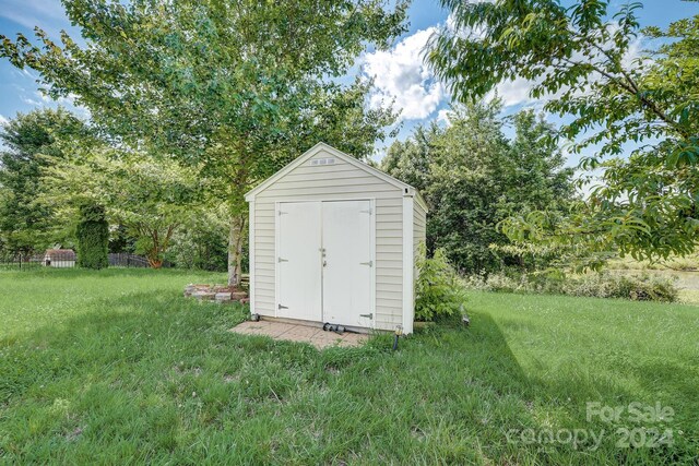 view of outdoor structure featuring a lawn