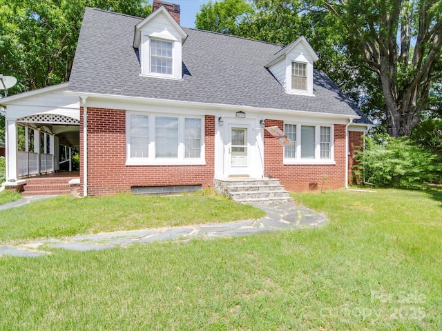 cape cod house featuring a front yard