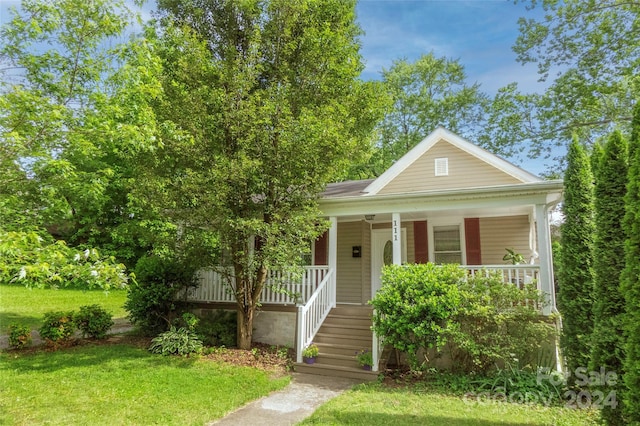 view of front of house with a front lawn and covered porch