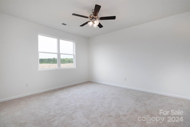 unfurnished room featuring carpet and ceiling fan