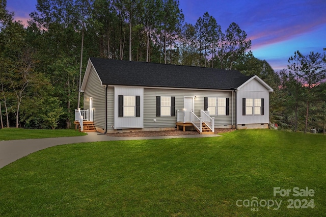 view of front of property with a lawn