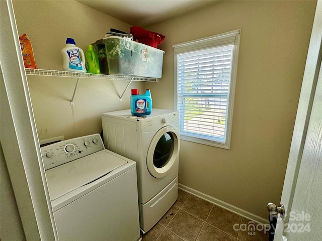 laundry area featuring dark tile patterned flooring and independent washer and dryer