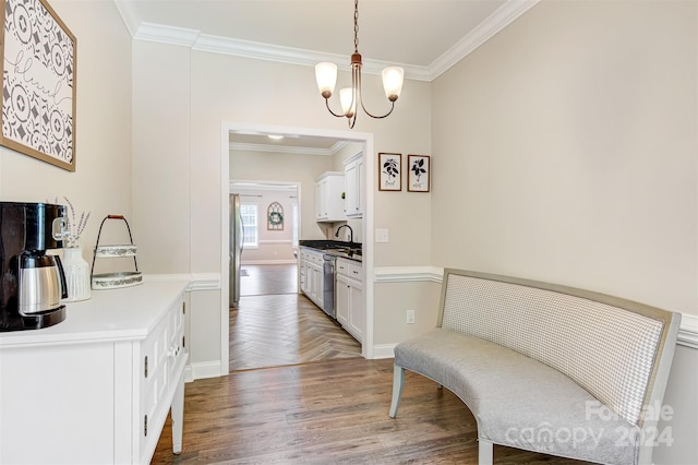 interior space with crown molding, a notable chandelier, and sink