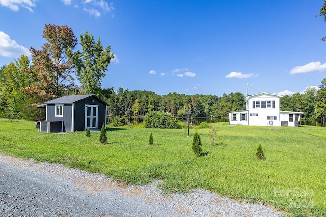 view of yard with a storage shed