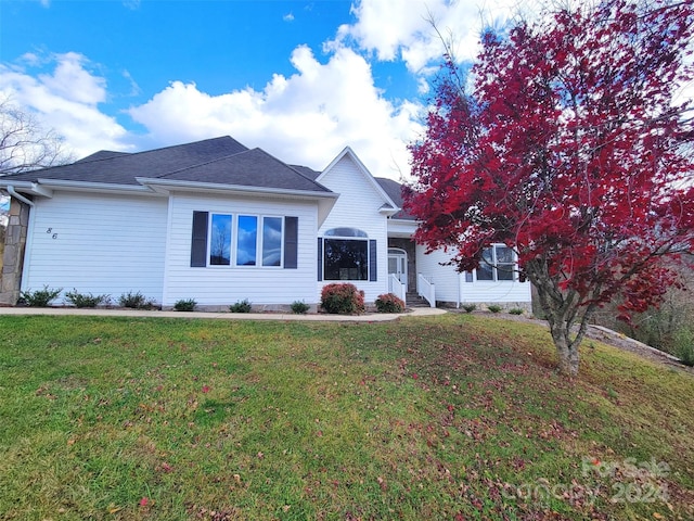 view of front facade with a front yard