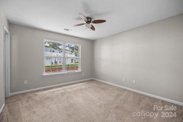 carpeted empty room featuring ceiling fan