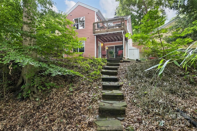 view of front of house with a balcony