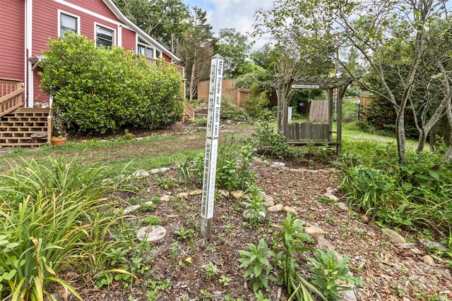 view of yard featuring a pergola