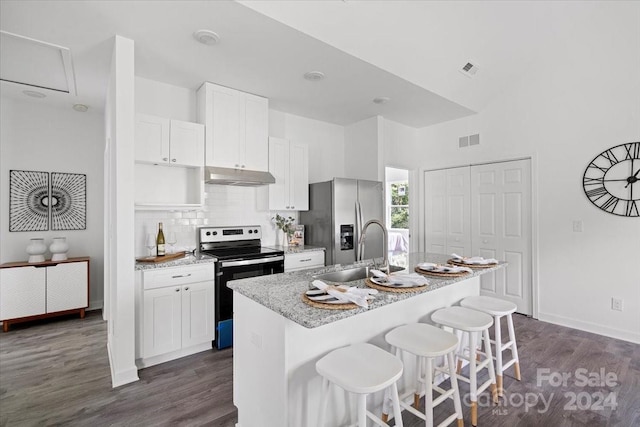 kitchen featuring appliances with stainless steel finishes, sink, a center island with sink, dark hardwood / wood-style floors, and white cabinetry