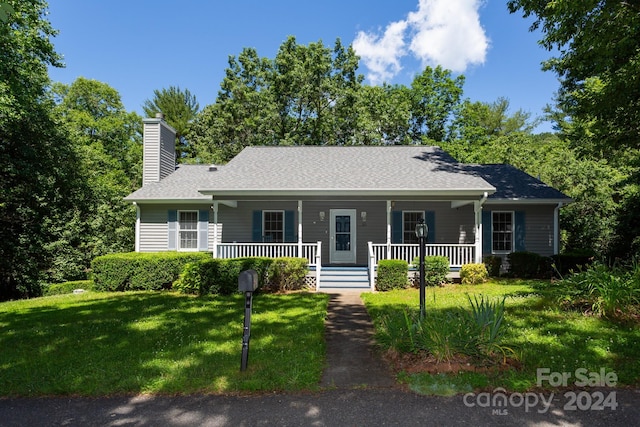 single story home featuring a porch and a front lawn