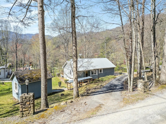 view of front of home featuring a mountain view